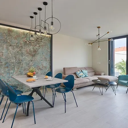 The Tiffany Elegance Apartment