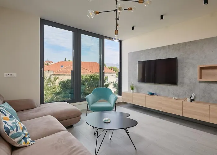 The Tiffany Elegance *